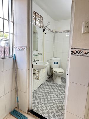Rent room - opposite of life support in District 10