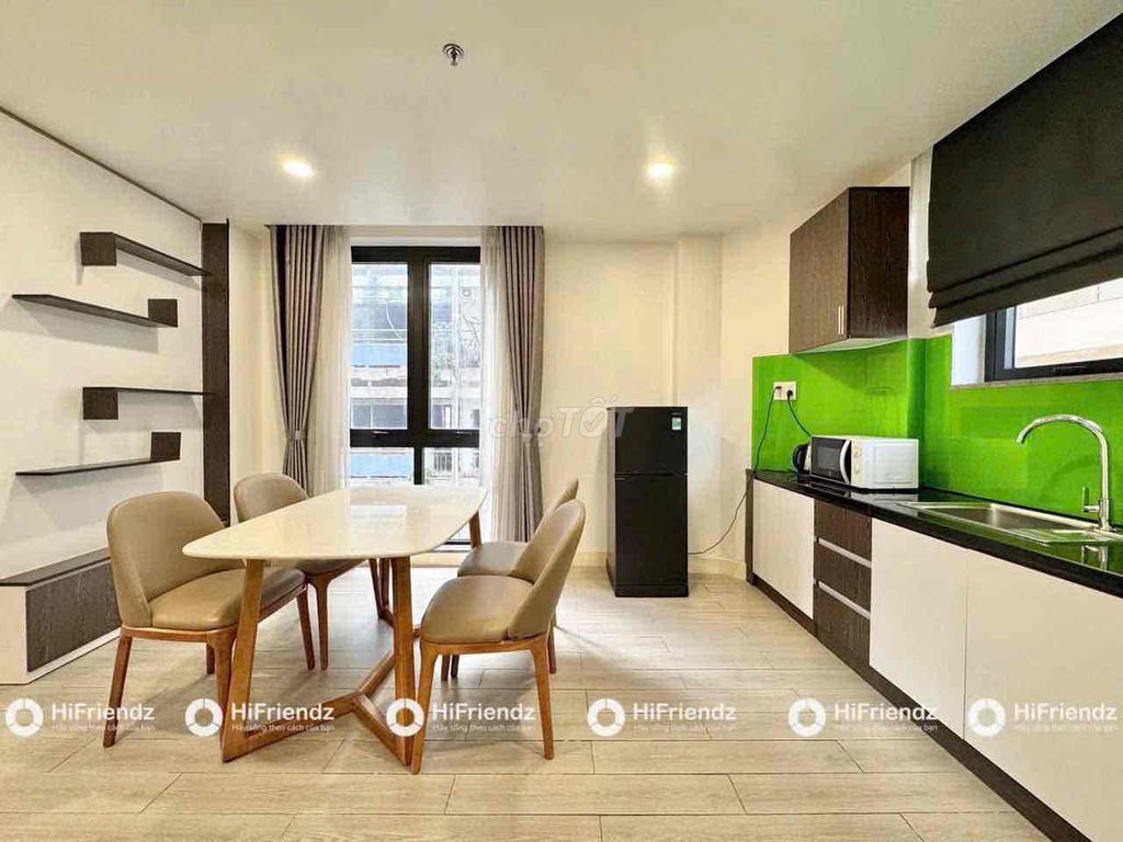 The 50-mild House is a kitchen room near the New Market Fox. 1 3 district 5 district.