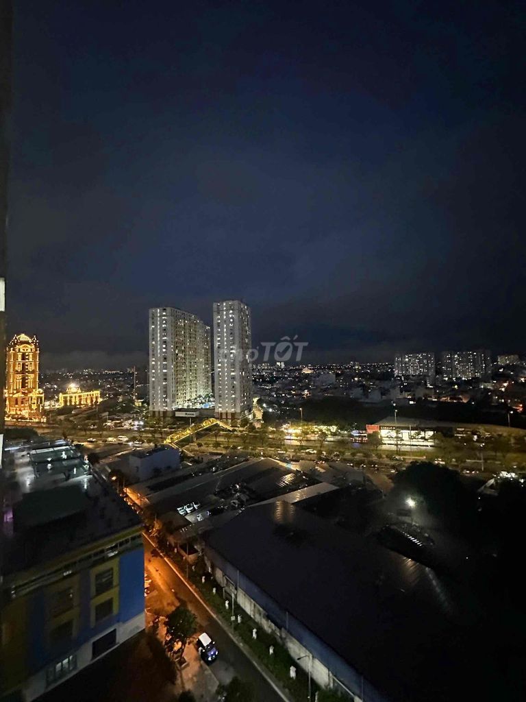 Let's rent the apartment view of the Wujini Avenue with suitcases right now