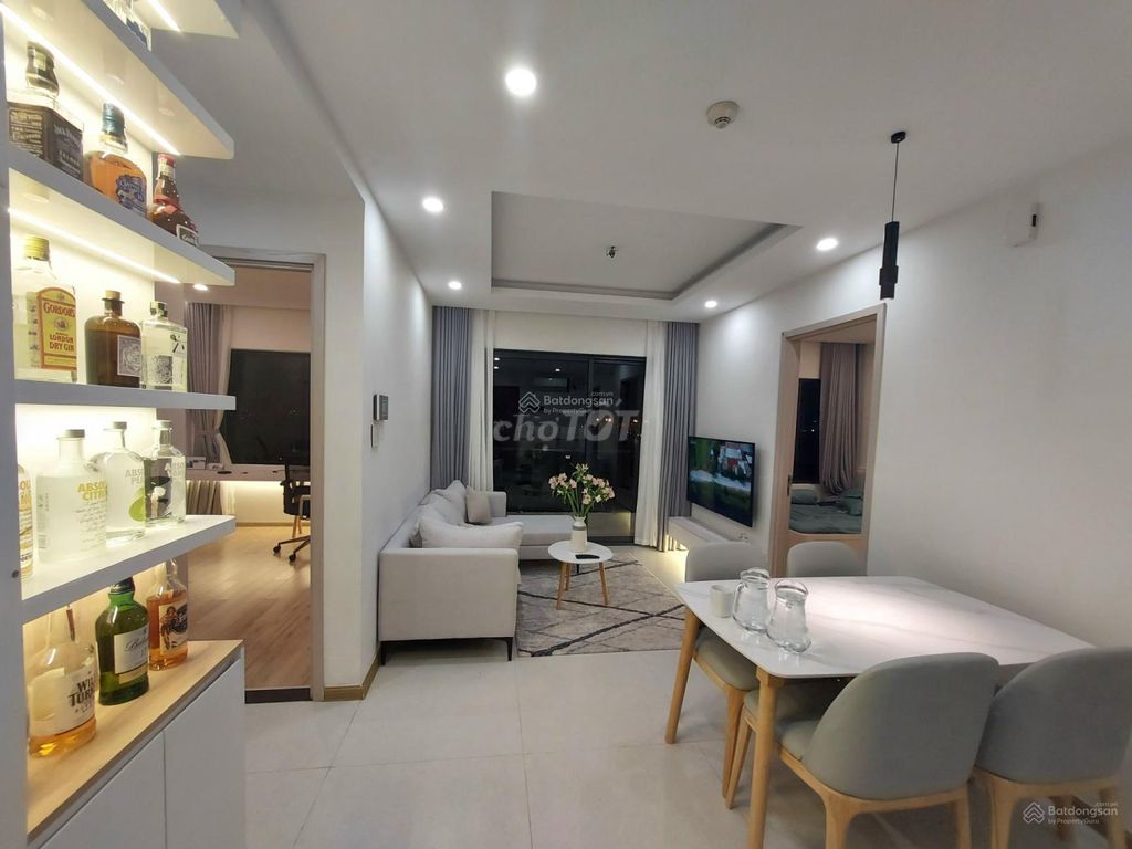 New City - rent apartment 2 bedroom - full interior-view cool river