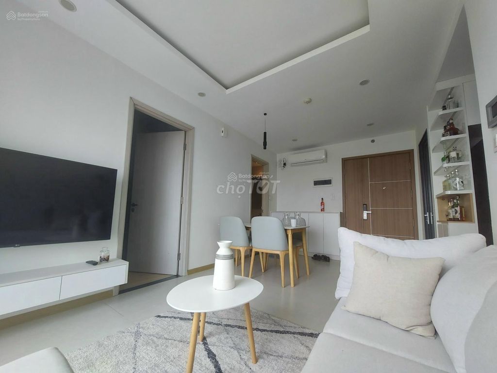 New City - rent apartment 2 bedroom - full interior-view cool river