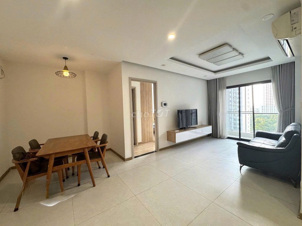 The New City City is three bedrooms. The interior view, the swimming pool.