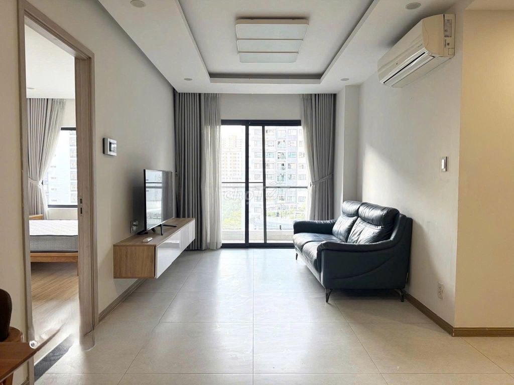 The New City City is three bedrooms. The interior view, the swimming pool.