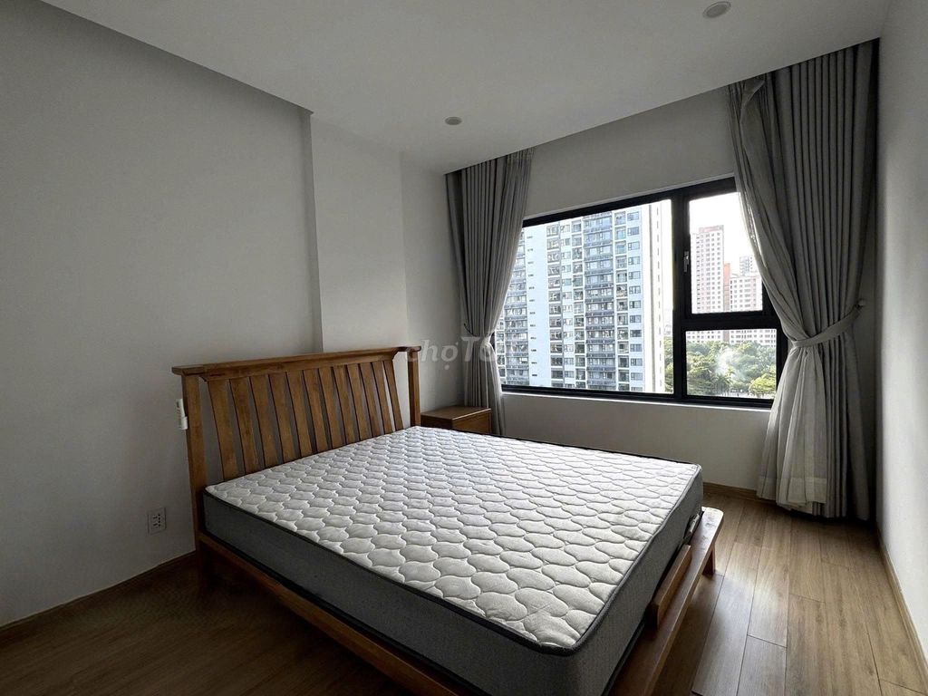 The New City City is three bedrooms. The interior view, the swimming pool.
