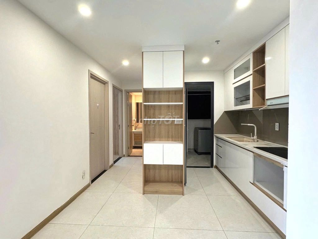 The New City City is three bedrooms. The interior view, the swimming pool.