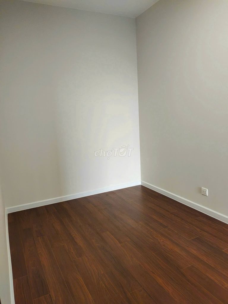 Rent two bedrooms. Two toilets. Two air-cold machines. 8.5 million washing machines.