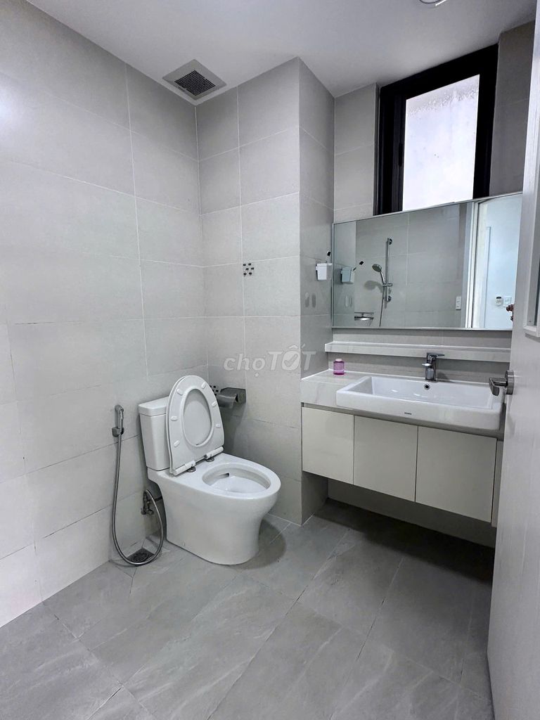 Rent the two bedrooms, two full-size toilets for 15 million in Saigon South.