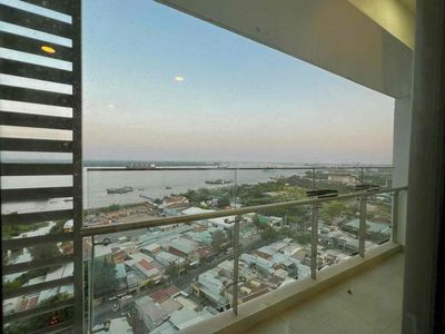 sky89 rents a one-room apartment full of river-view furniture!
