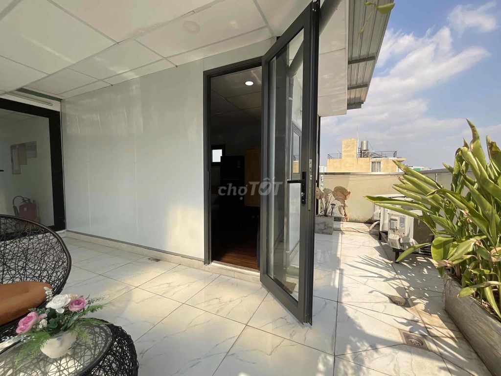 1 bedroom - super wide balcony - elevator in the heart of District 1