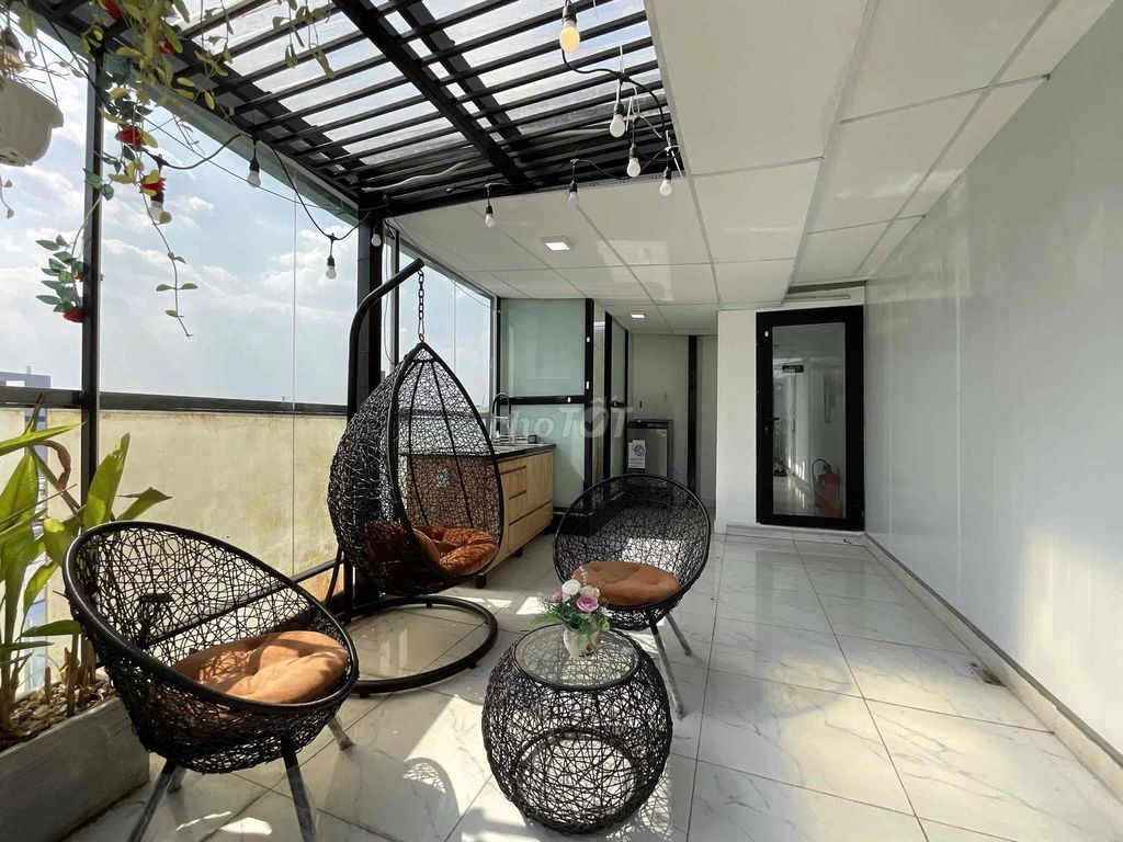 1 bedroom - super wide balcony - elevator in the heart of District 1