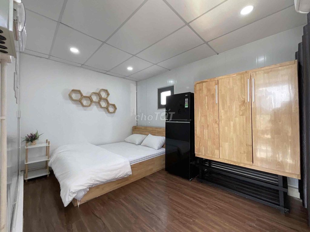 1 bedroom - super wide balcony - elevator in the heart of District 1