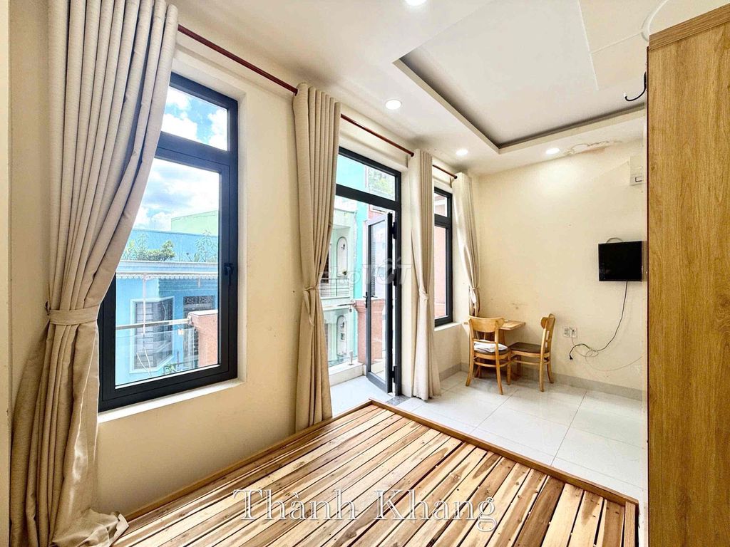 Rent the elevator balcony studios right at Thành Thái District 10 good price
