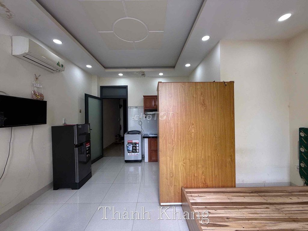 Rent the elevator balcony studios right at Thành Thái District 10 good price