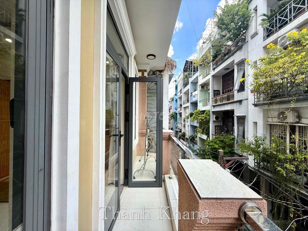 Rent the elevator balcony studios right at Thành Thái District 10 good price