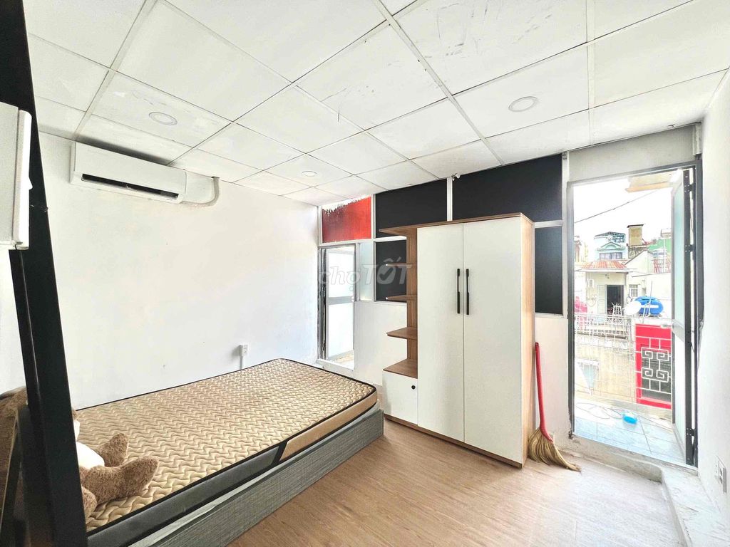 Rent two bedrooms 40 m2 Full interior Balcon 4/2 cars right on the 10th District Bridge.