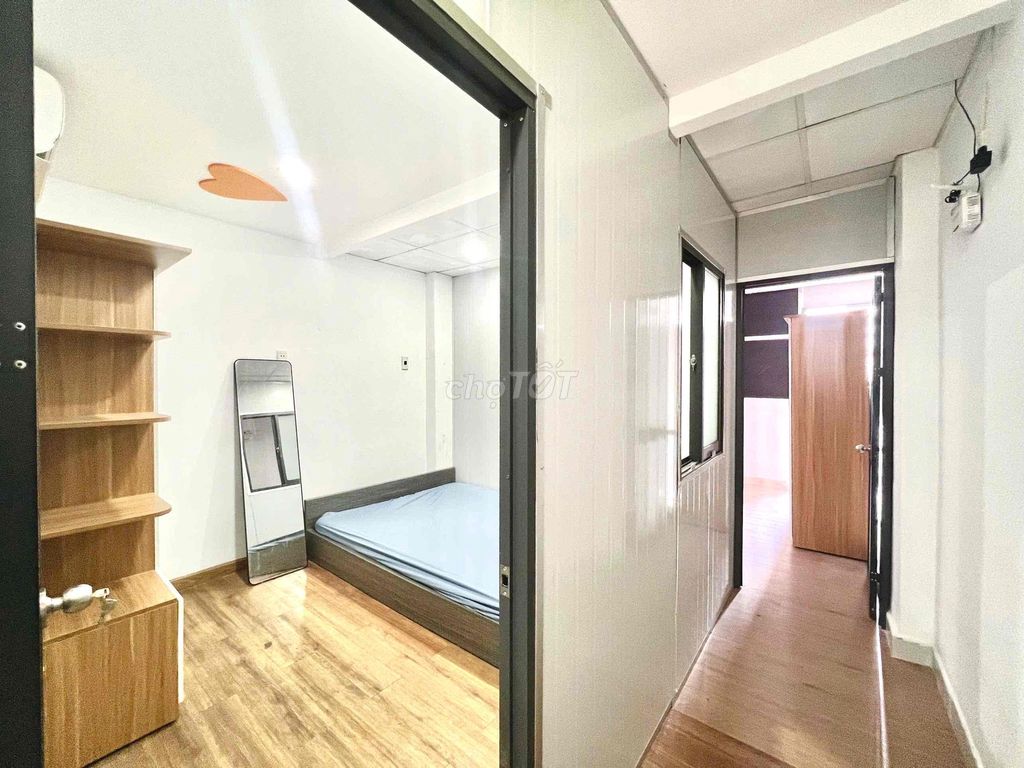Rent two bedrooms 40 m2 Full interior Balcon 4/2 cars right on the 10th District Bridge.