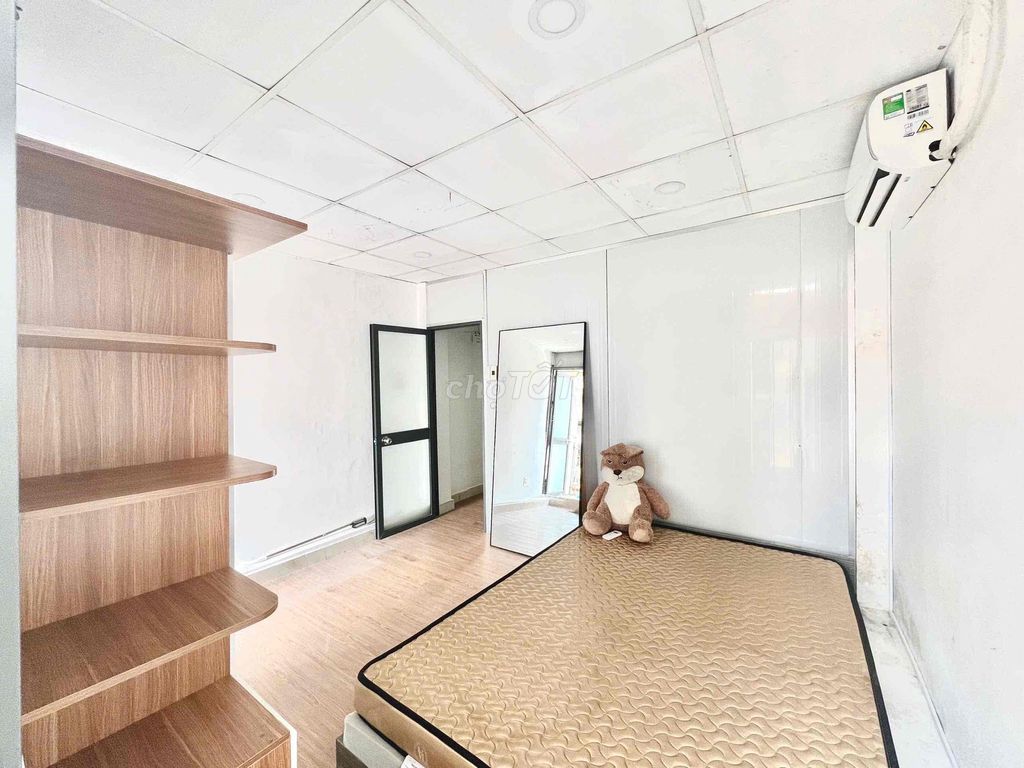 Rent two bedrooms 40 m2 Full interior Balcon 4/2 cars right on the 10th District Bridge.