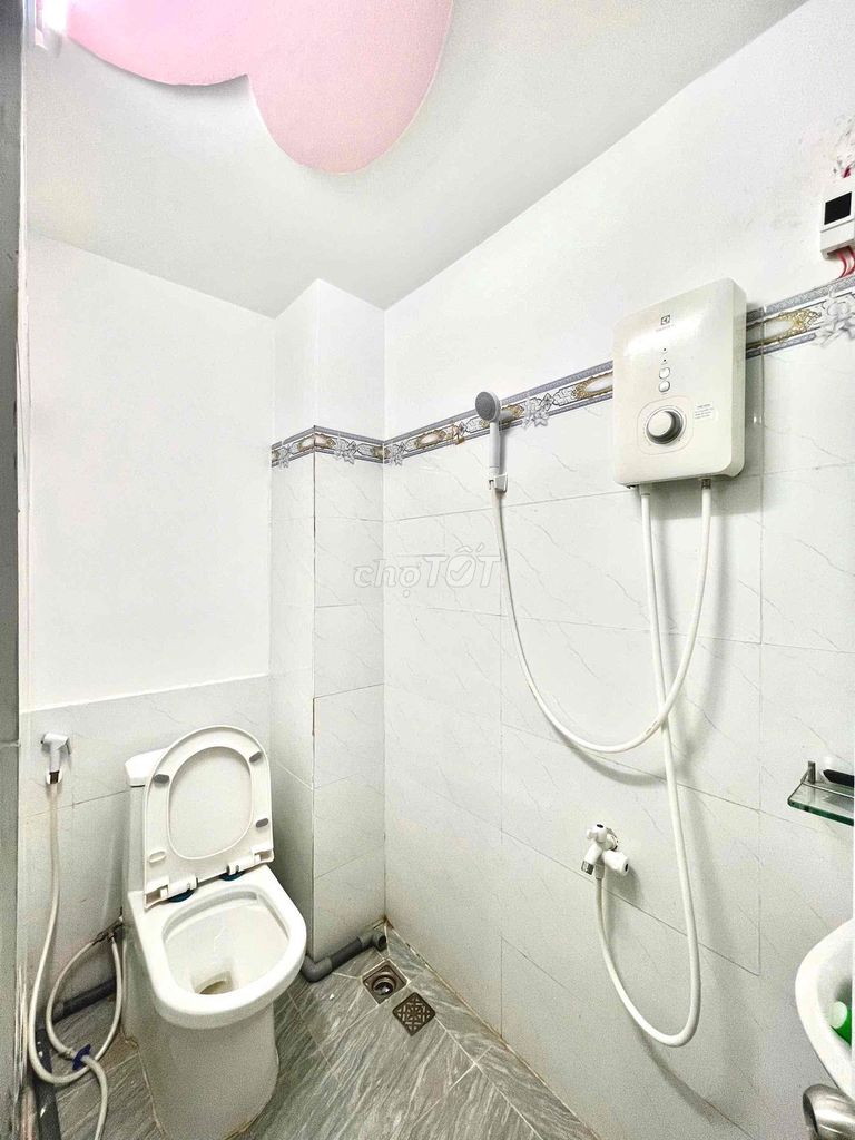 Rent two bedrooms 40 m2 Full interior Balcon 4/2 cars right on the 10th District Bridge.