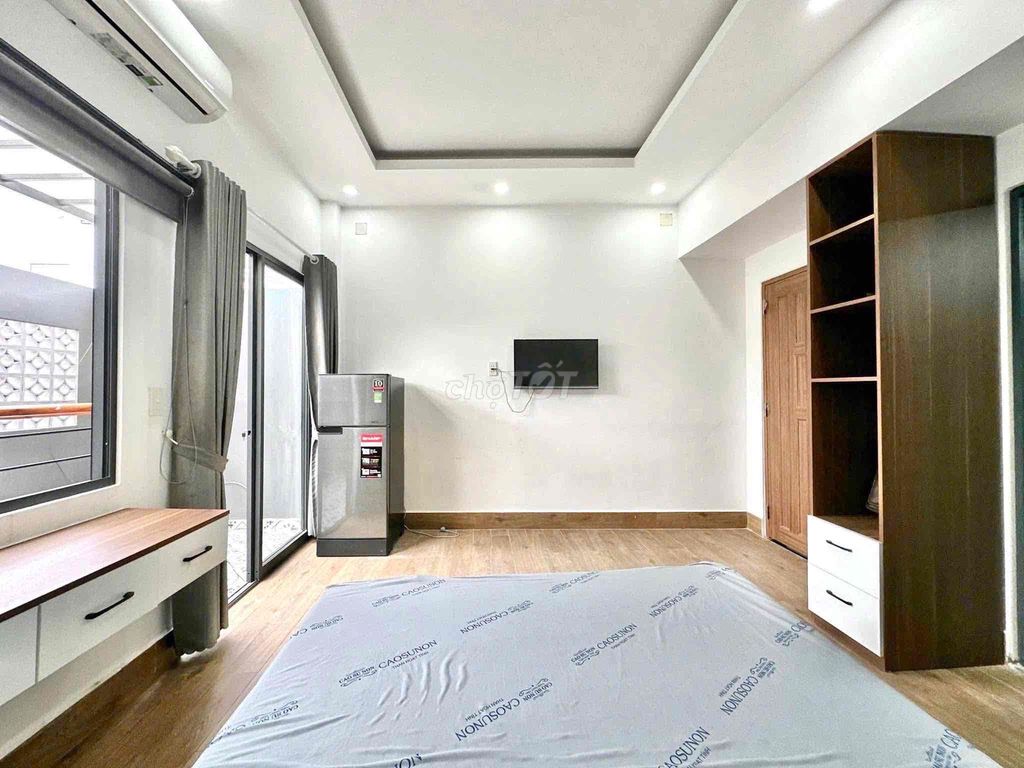 The apartment. One bedroom, please.