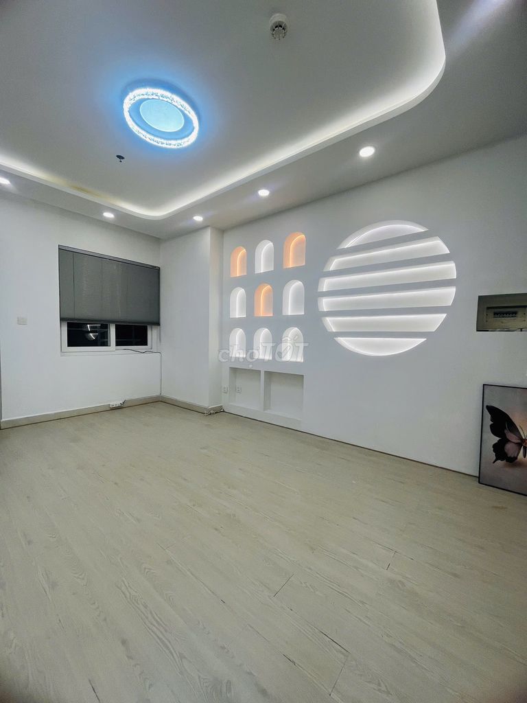 Saigon Mia studios to stay or work in offices now.