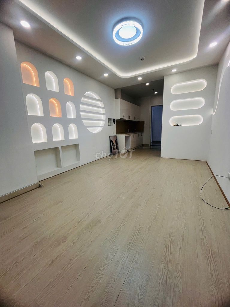 Saigon Mia studios to stay or work in offices now.