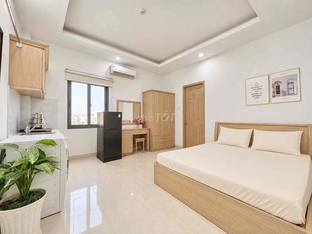 Right in the super open apartment right at Lê Văn Sỹ right at the elevator-proofing field.