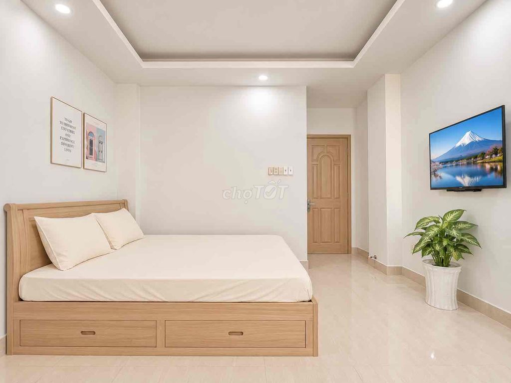 Right in the super open apartment right at Lê Văn Sỹ right at the elevator-proofing field.