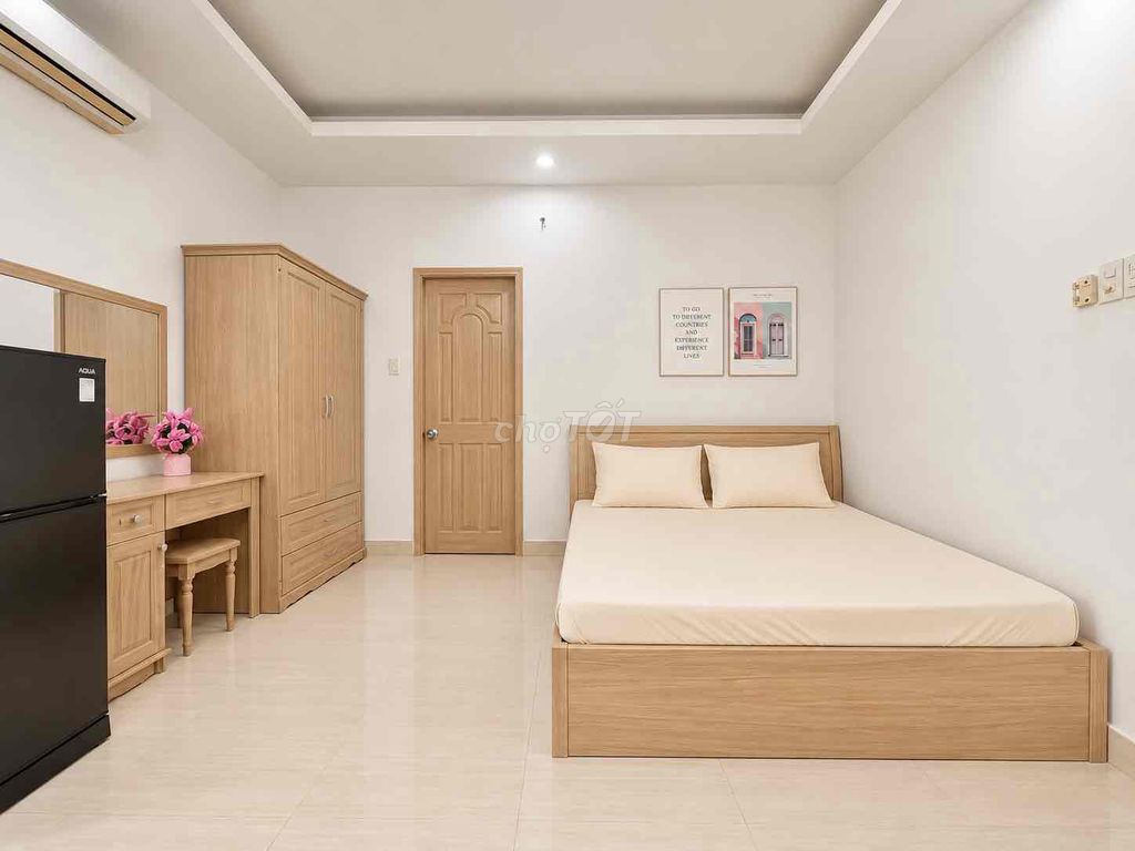 Right in the super open apartment right at Lê Văn Sỹ right at the elevator-proofing field.