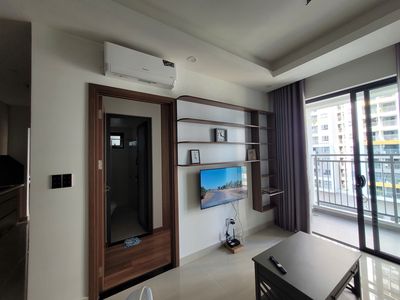 8 million and a half a month for renting the 7 riverside district to bedrooms, with lots of nice ones available.