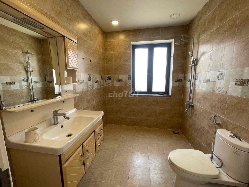 Renting apartment-- Jamona Home Resort, square.