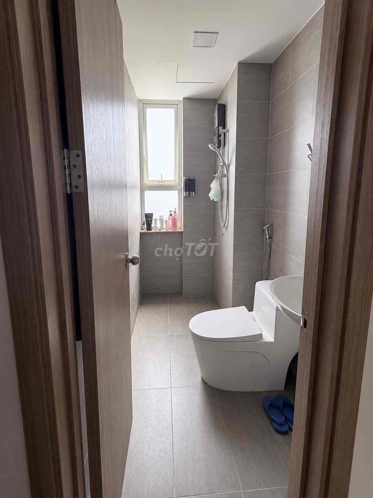 The owner rented the corner of Citisoho - full interior