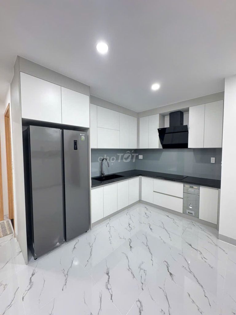 Rent the house of the considering two bedrooms. Two toilets. Just take your suitcase and stay.