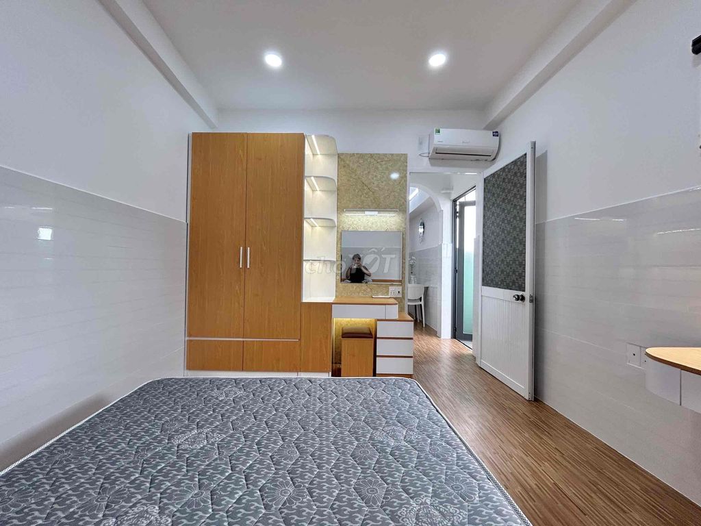 Hot mini apartment 2 bedrooms right on Phan Xích Long, good price, wide room