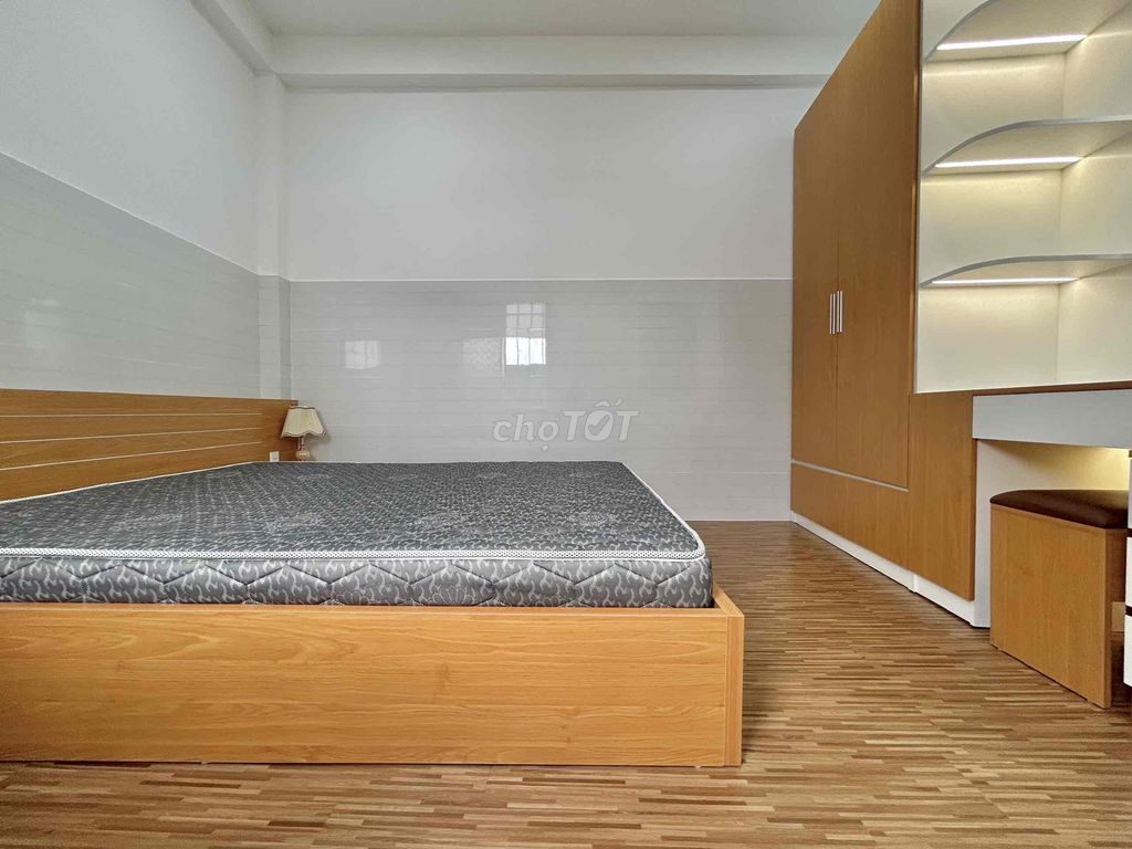 Hot mini apartment 2 bedrooms right on Phan Xích Long, good price, wide room