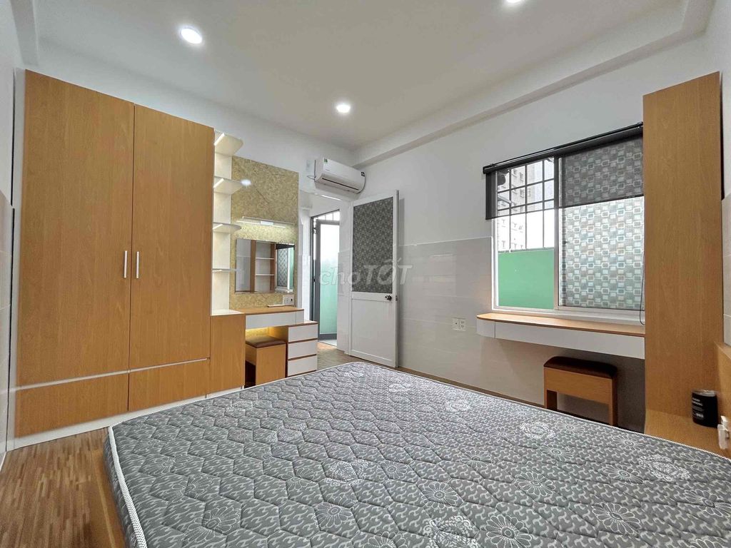 Hot mini apartment 2 bedrooms right on Phan Xích Long, good price, wide room