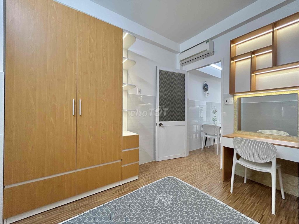 Hot mini apartment 2 bedrooms right on Phan Xích Long, good price, wide room