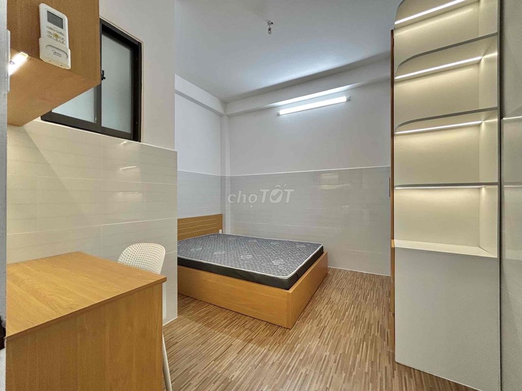 Hot mini apartment 2 bedrooms right on Phan Xích Long, good price, wide room