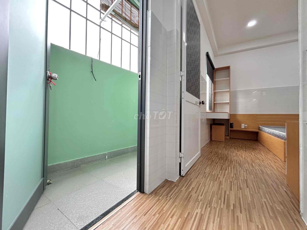 Hot mini apartment 2 bedrooms right on Phan Xích Long, good price, wide room