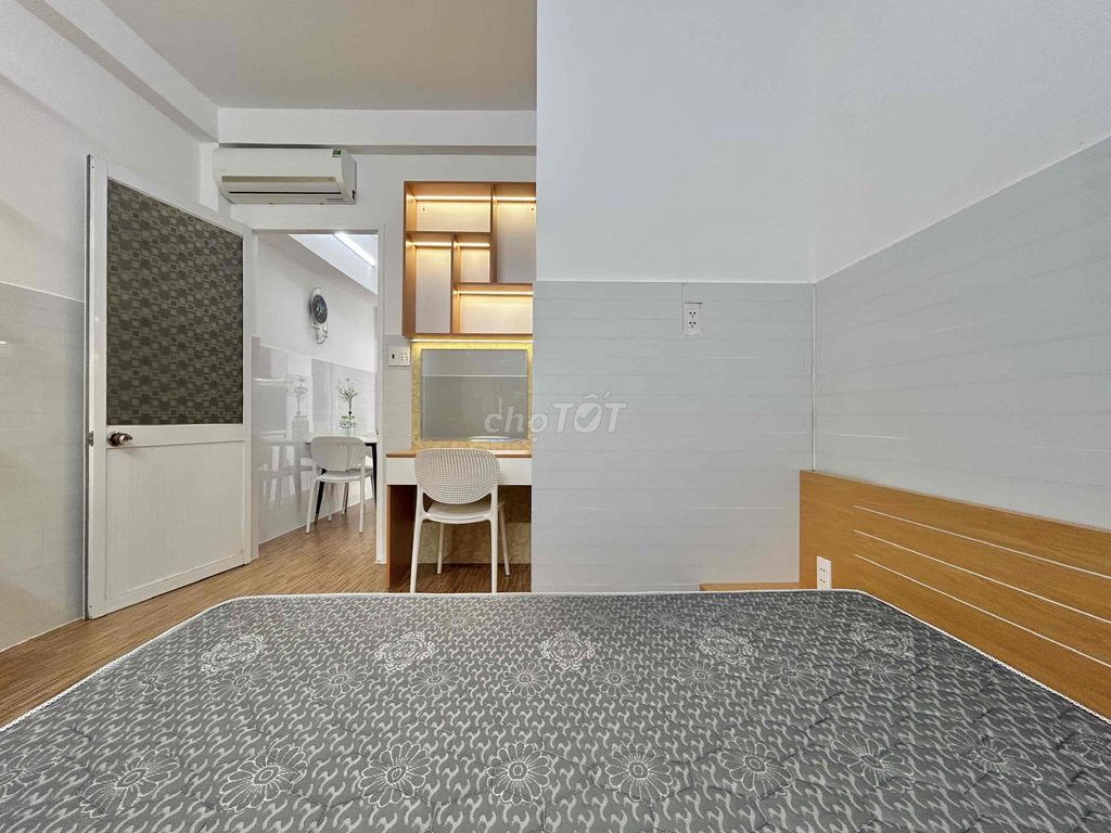 Hot mini apartment 2 bedrooms right on Phan Xích Long, good price, wide room
