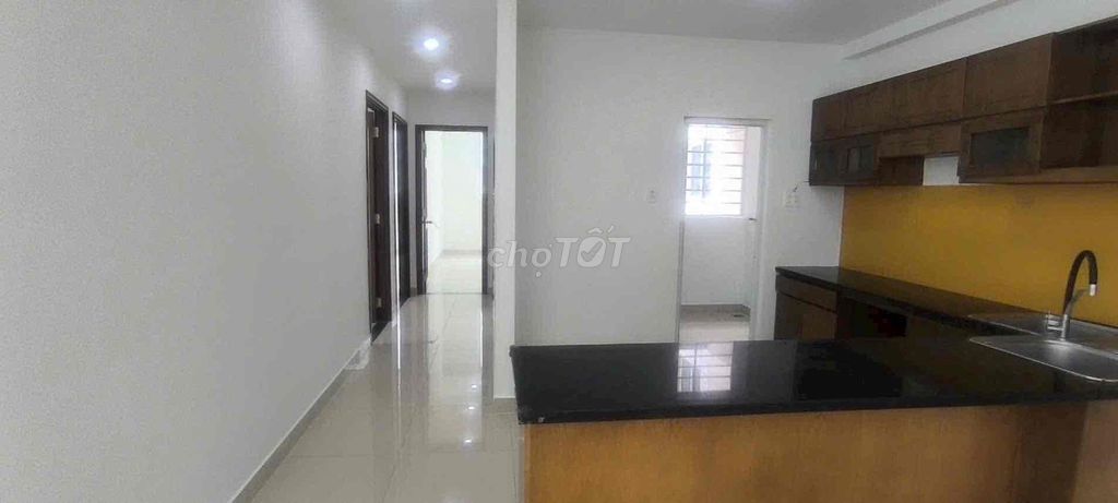 Rent apartment three bedrooms.