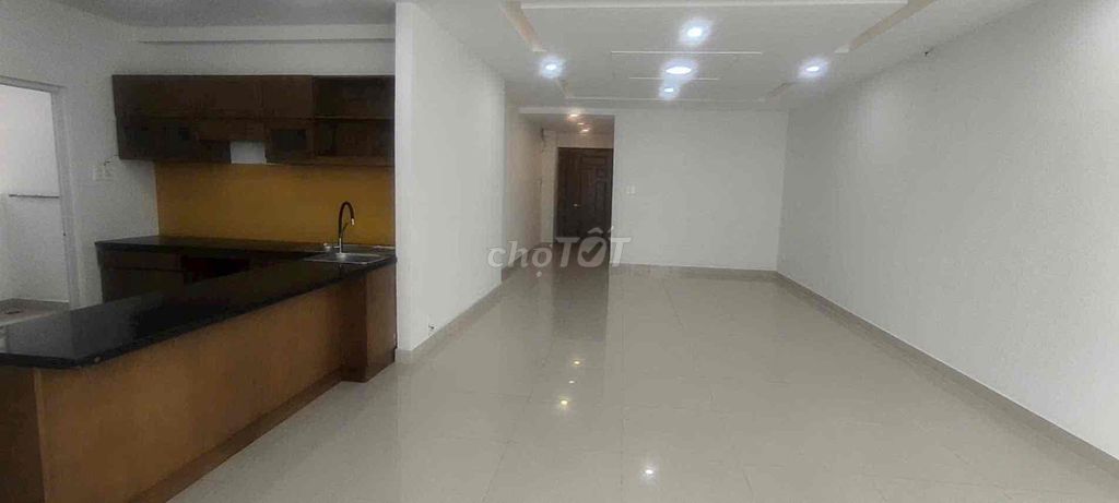 Rent apartment three bedrooms.