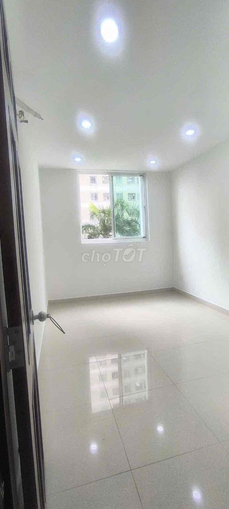 Rent apartment three bedrooms.