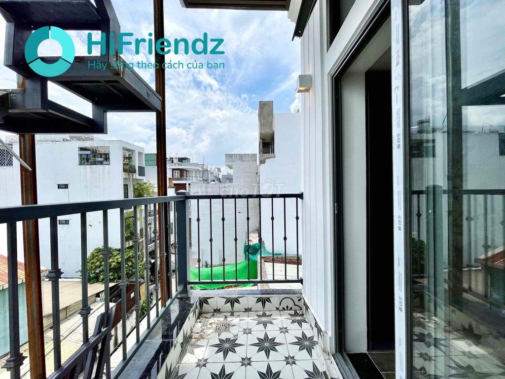 The new balconies are full of high-end furniture at the fourth quarter of the world.