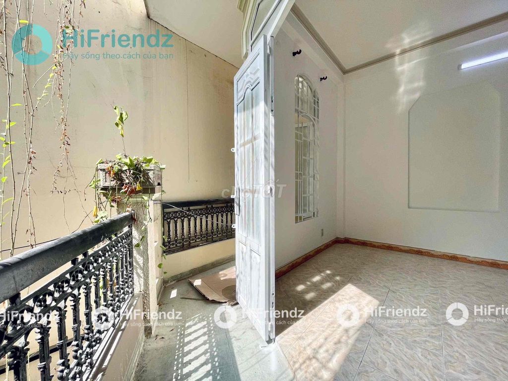 Super-split balcony suites - close to writing.