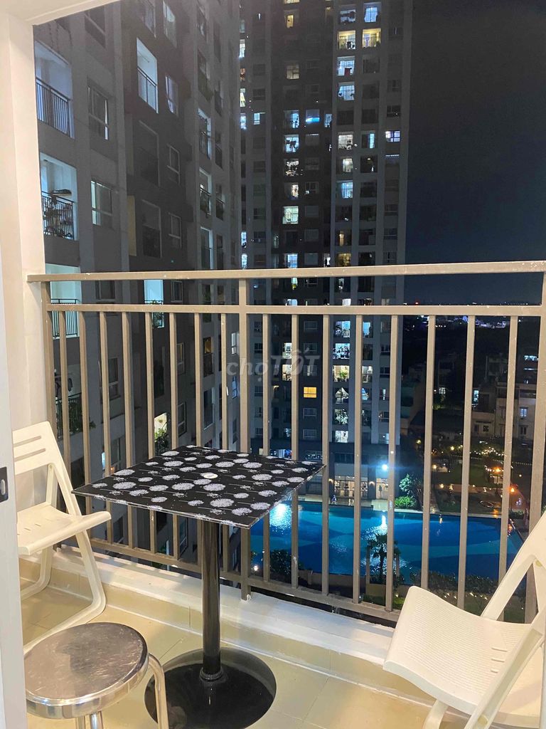 Renting Richstar's apartment to do his own work.