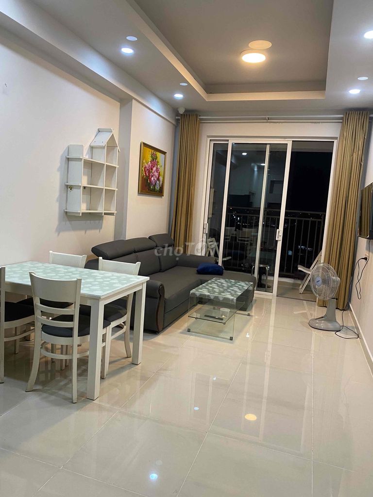 Renting Richstar's apartment to do his own work.