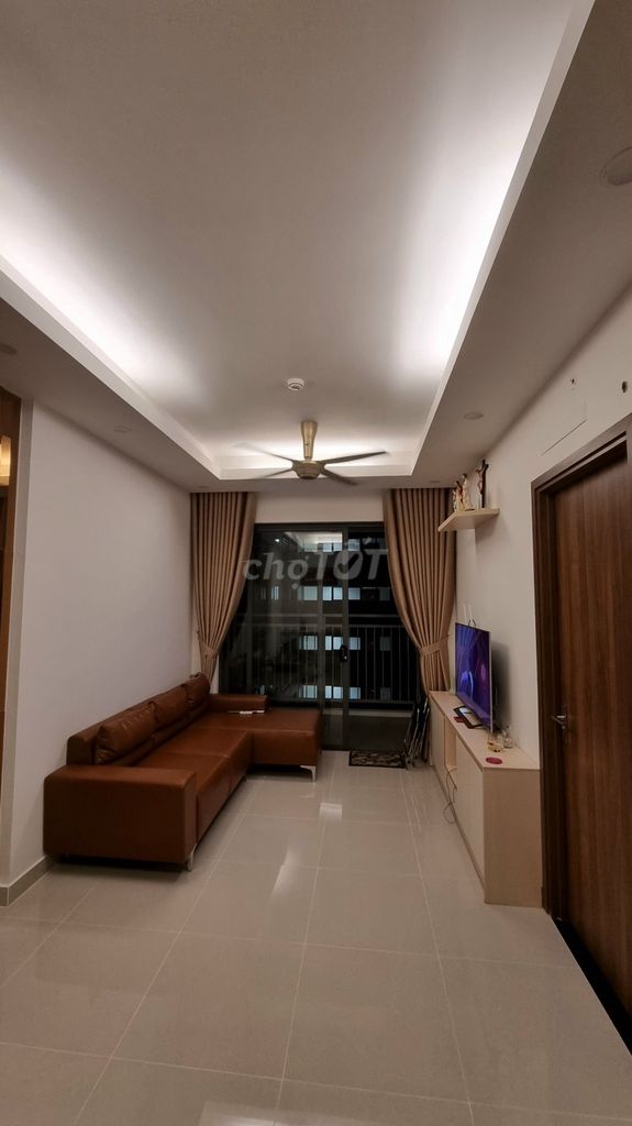 Seven o'clock. Two bedrooms. Right away.