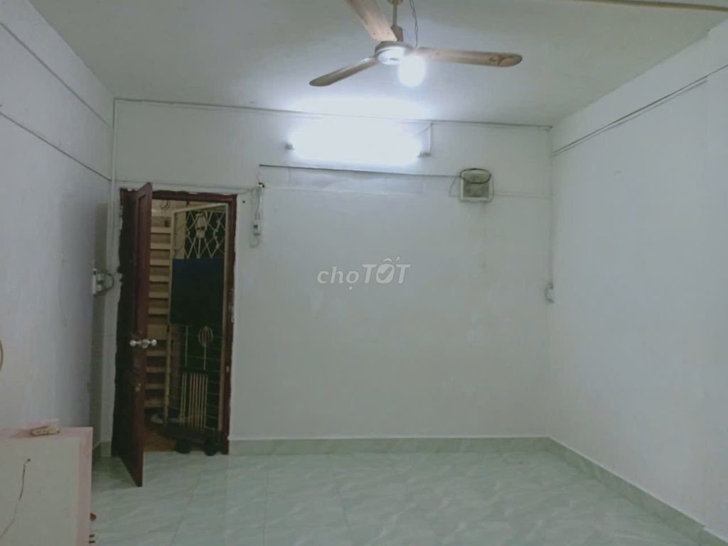 4 million a month -- Trần Hưng Đạo apartment shock -- 1-by-1 -- 30 meters 2 --