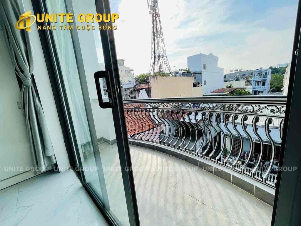 Open the apartment with guards near the airport, the airline academy, K300.