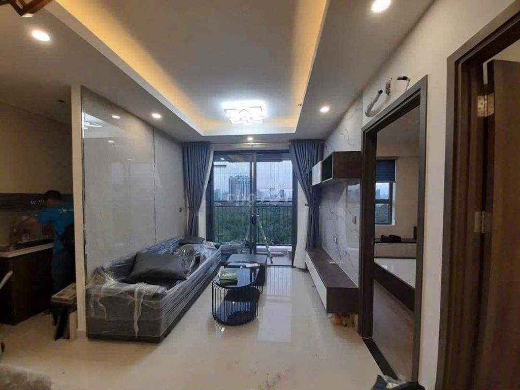 Get in right now, EOF 7 Hagueevard, wide view, client.